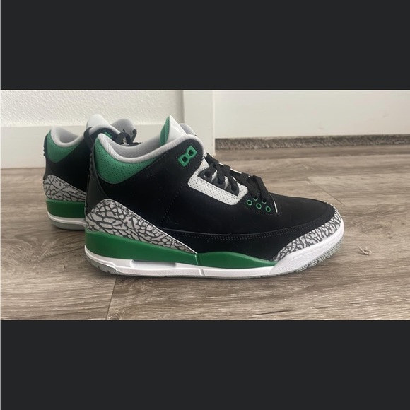 SOLD. AIR JORDAN 3 RETRO - Picture 1 of 2